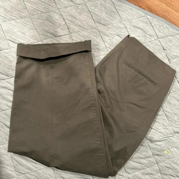 THEORY WOMENS PANTS WIDE LEG 6
OLIVO COLOR ITS HAVE TINY SPOTS SEE PICTURES
NEW - Picture 5 of 12